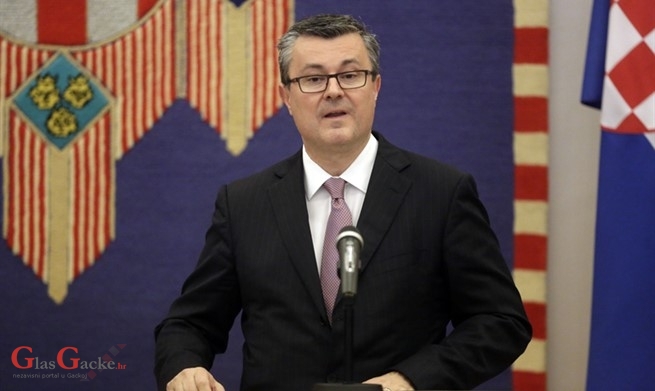 Predsjednik Vlade - Tihomir Orešković u posjetu Ličko-senjskoj županiji 