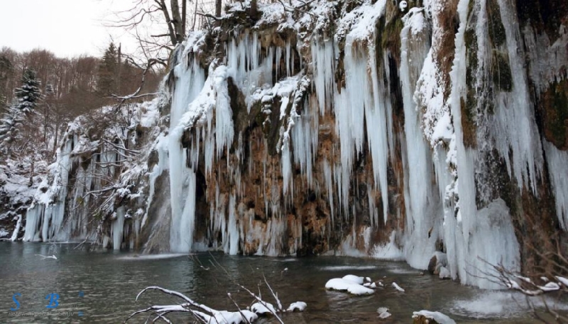 Ledeni stalaktiti na Plitvičkim jezerima