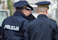 Fizički napali policijske službenike Fizički napali policijske službenike