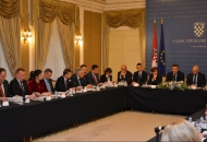 Predsjednik Vlade s čelnicima županija, gradova i općina. Predsjednik Vlade s čelnicima županija, gradova i općina.