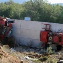 Vozač teretnjaka teško stradao