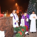 U Otočcu upaljena prva adventska svijeća 