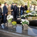 Polaganjem vijenaca i paljenjem svijeća obilježen blagdan Svi svetih