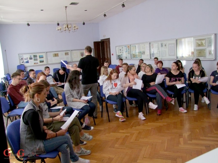 A pisma se razliže ulicami