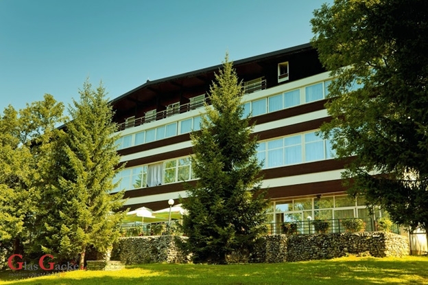 O brandiranju obiteljskog smještaja - Hotel Jezero