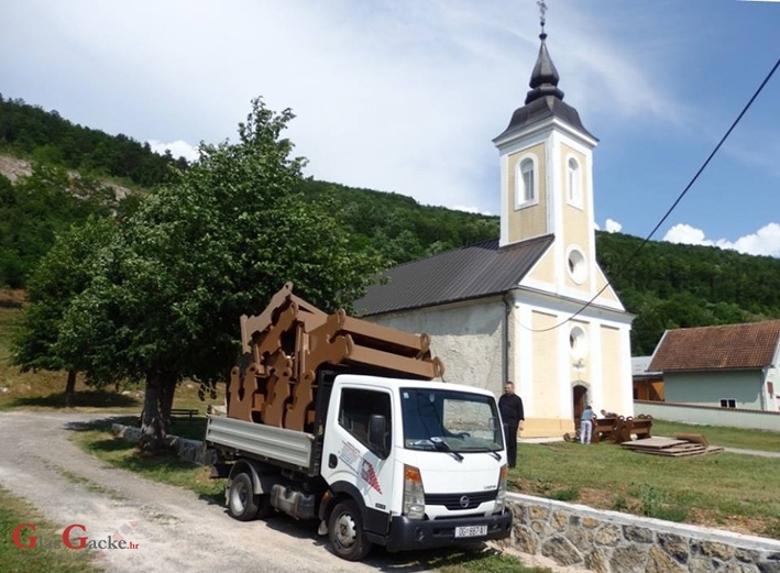 Sv. Stjepan darovao banke Srcu Isusovu