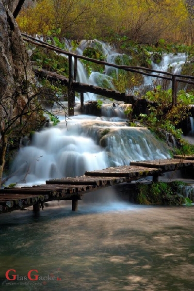 Djecu u klokanice i u šetnju Plitvičkim jezerima