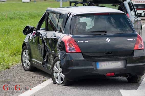 Nešto prometnih i pokoja vika i tučnjava Nešto prometnih i pokoja vika i tučnjava