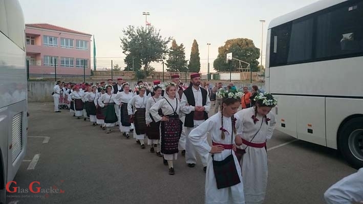 Gačani nastupali u Poličniku