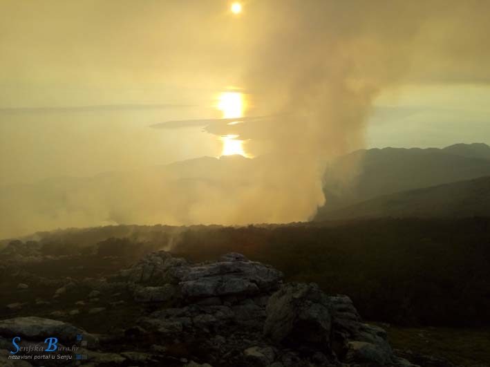 Požar na sjevernom Velebitu još nije ugašen