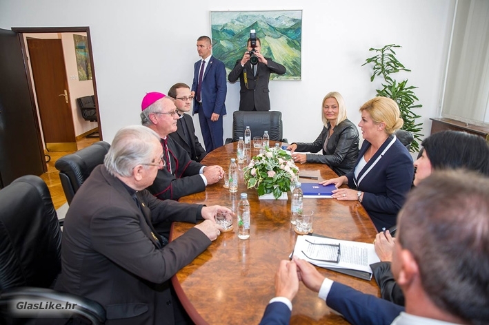 Predsjednica Grabar Kitarović s biskupima
