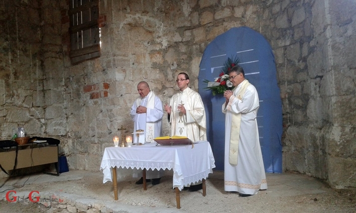 Proslavljena Mala Gospa u bunićkoj (neobnovljenoj) crkvi