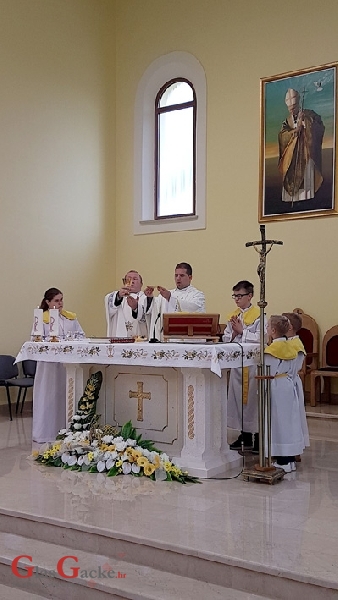 Proslavljena posveta crkve Ivana Pavla II. u Lapcu