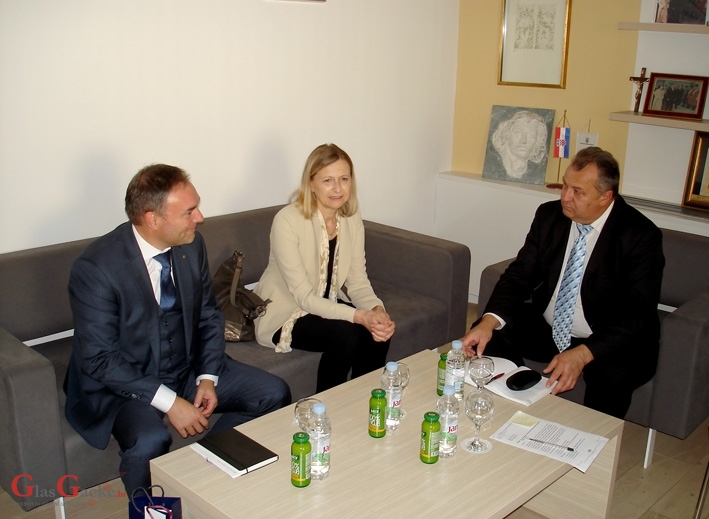 Slovenska veleposlanica Knez u posjeti ŽK Otočac Slovenska veleposlanica Knez u posjeti ŽK Otočac