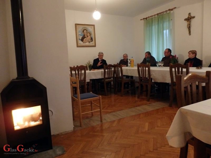Kad popovi počnu preliti - novi oblici evangeliziranja Kad popovi počnu preliti - novi oblici evangeliziranja