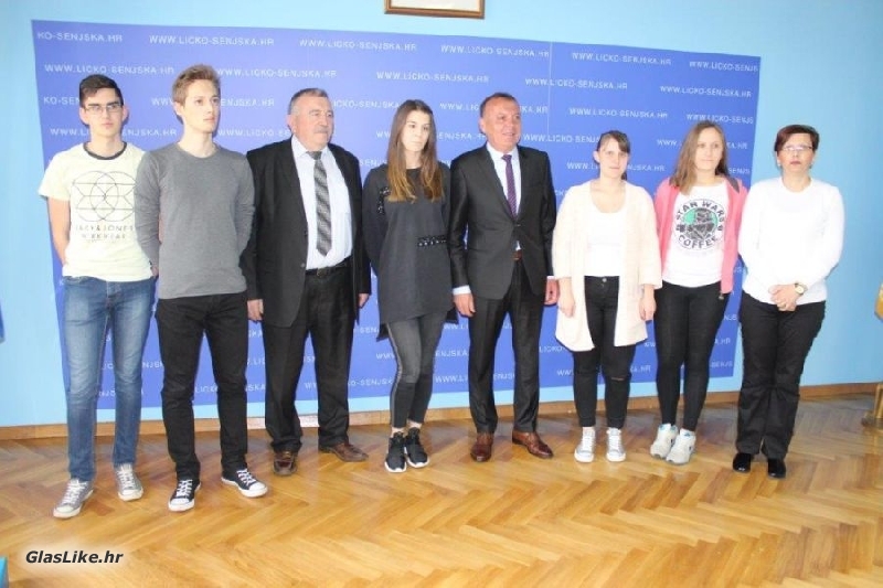 Gospićki gimnazijalci osvojili 3.mjesto na međužupanijskom natjecanju "Euroscol" 