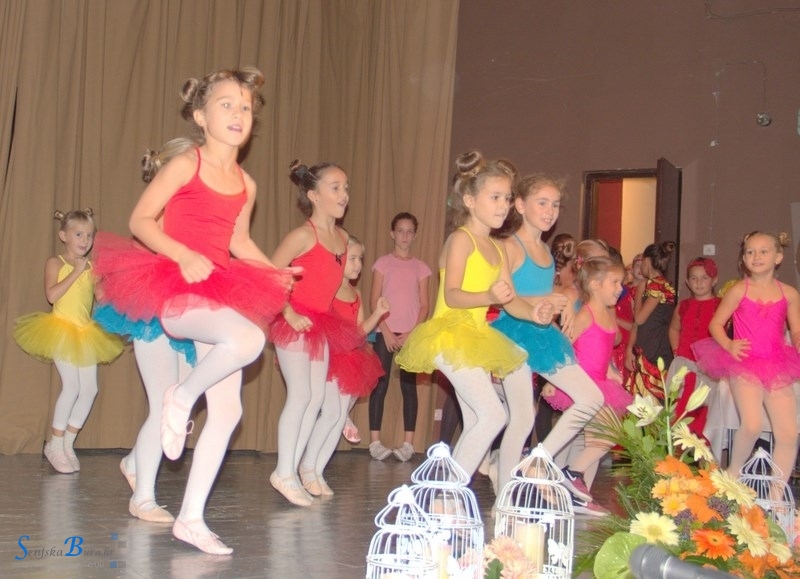 Sinoć su Senjani dočekali svoju Miss Hrvatske Teu Mlinarić.