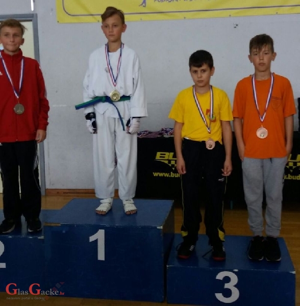 Četiri medalje za Taekwondo klub Gacka 