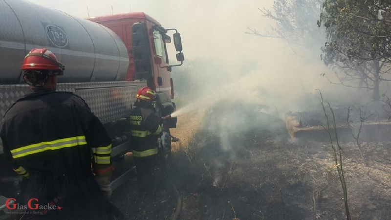 Treća noć ličko-senjskih vatrogasaca na požarištu u okolici Splita