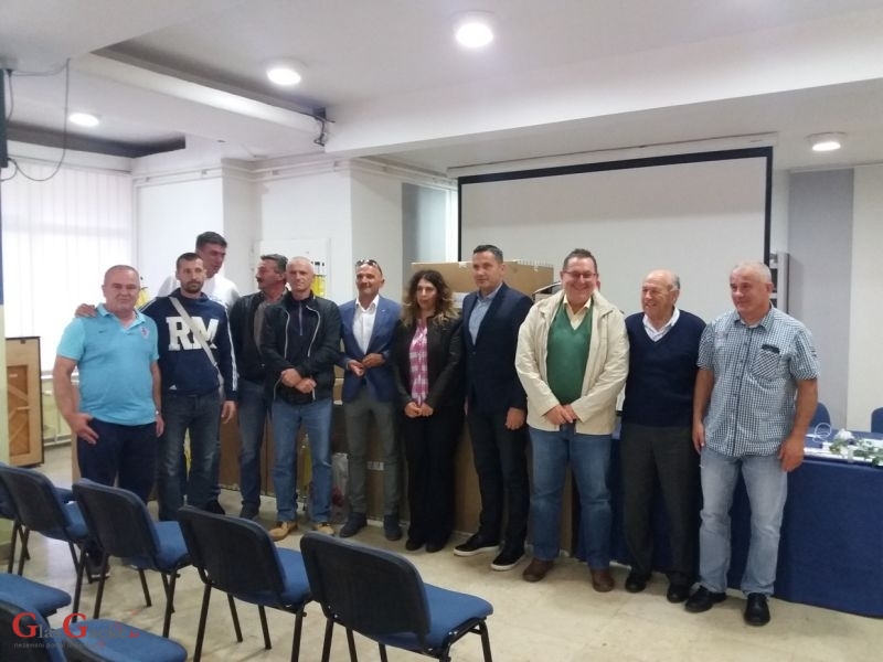 Dodijeljena oprema nogometnim klubovima u LSŽ Dodijeljena oprema nogometnim klubovima u LSŽ