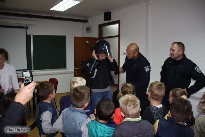 U sklopu obilježavanja Međunarodnog tjedna djeteta djeca posjetila policiju