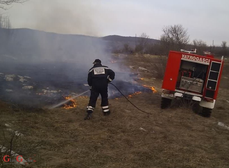 Iz LSŽ upućeno u Makarsku 21 vatrogasac i 7 vatrogasnih vozila 