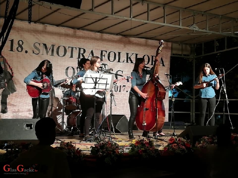 Vruće na 18. smotri folklora Otočac 