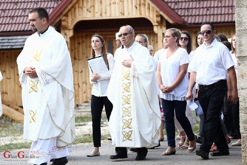Karmenica zlatnog sjaja