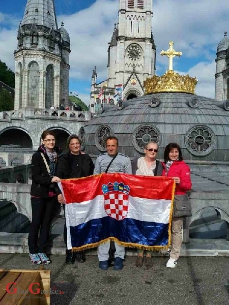 Naši hodočasnici u Lourdesu