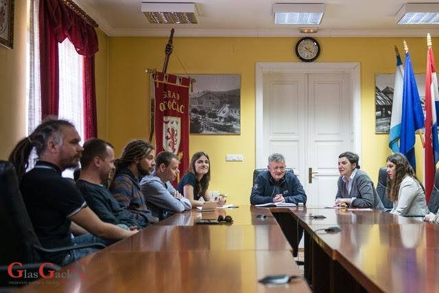 Mladi Otočani u tri internacionalna programa