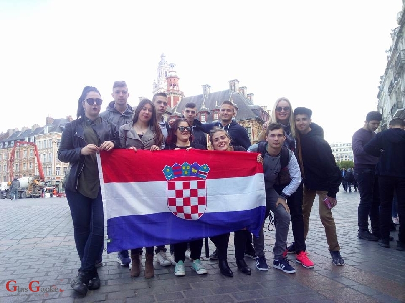 Mladi Otočca u Francuskoj