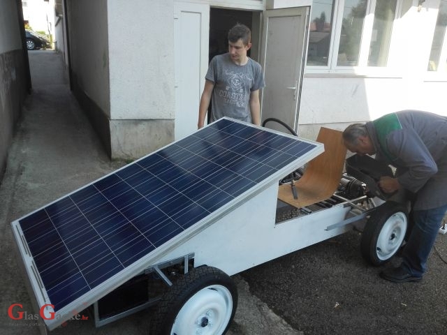 Otočki solarni automobil na utrci u Sisku!