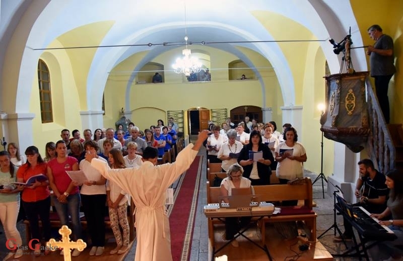 (Ras)pjevana duhovna obnova - prvi dan trodnevnice