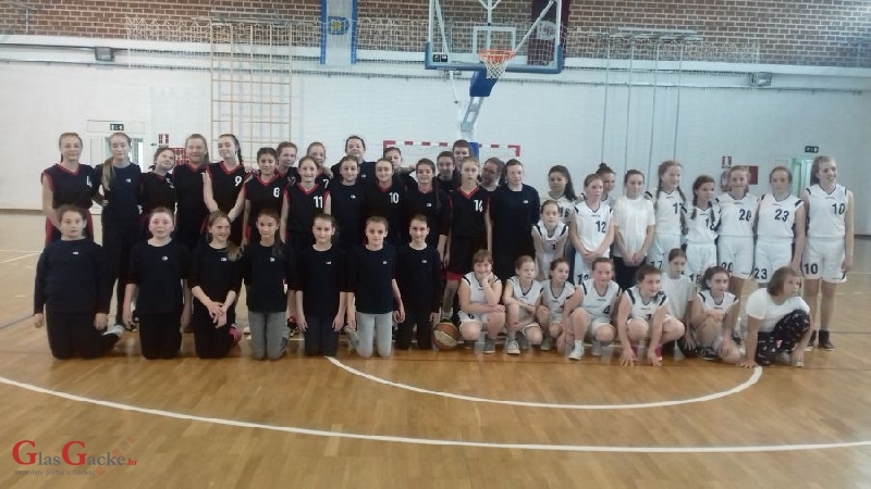 Prijateljske košarkašte utakmice ŽKK Otočac i košarkašica Brinja 