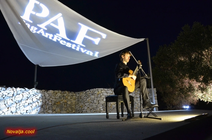 Petrit Çeku održao koncert u lunjskima maslinicima
