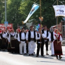 Evo i slik s parade prije smotre folklora u Otošcu