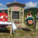 U spomen na nevine žrtve nekažnjenog partizanskog zločina sveta misa u Brinju 