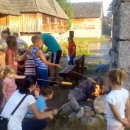Umijesiti kruh, ispeći kukuruz, piti vodu s vrila, zaliti cvijeće...
