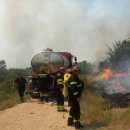 Ličko-senjski vatrogasci i drugu noć na požarištu u Splitu 