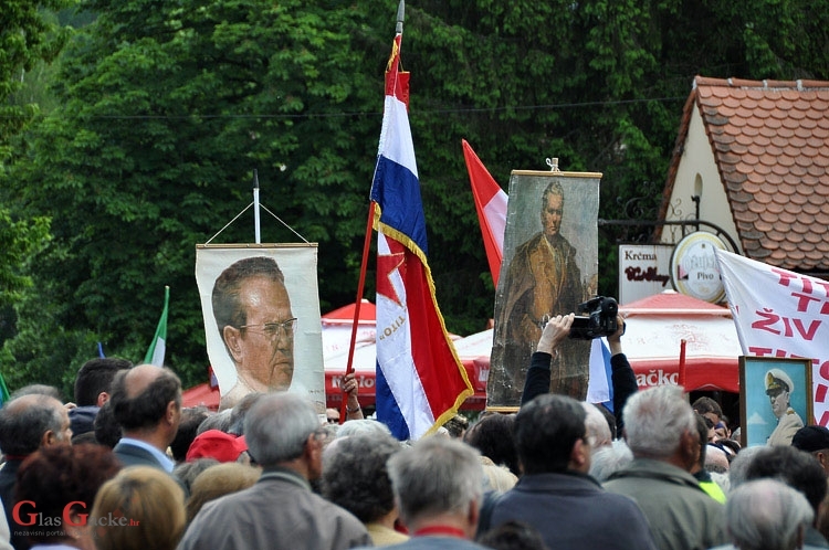 HODAK: Antifašizam u Hrvatskoj je voljeti Srbe, mrziti Hercegovce i Luku Modrića