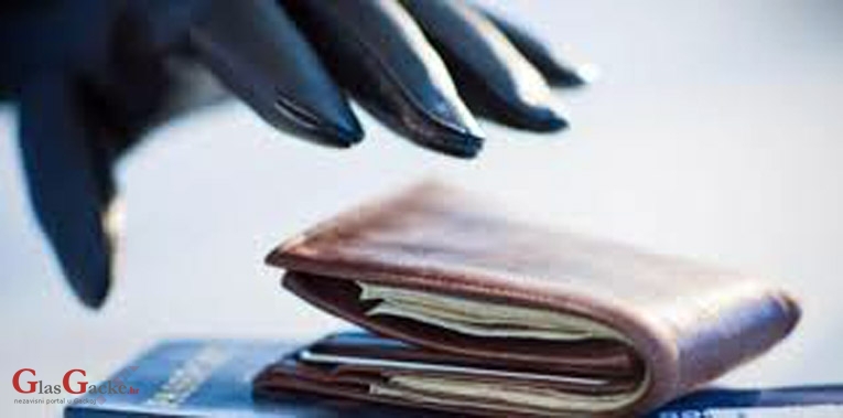 Novčanik treba držati - za pasom Novčanik treba držati - za pasom