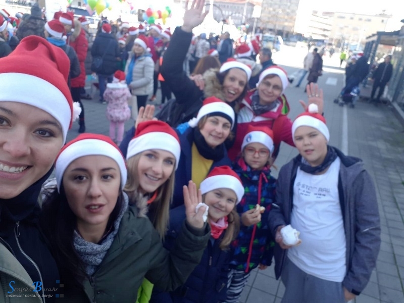 Članice kluba A-PULS iz Senja na humanitarnoj utrci "Ho ho ho run" u Rijeci