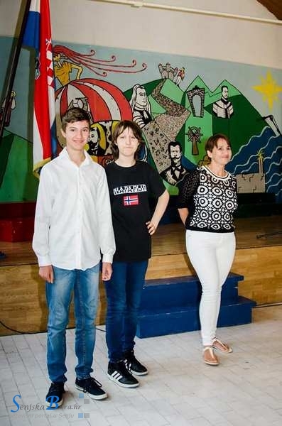 Podijeljene svjedodže osmašima U Senju Podijeljene svjedodže osmašima U Senju