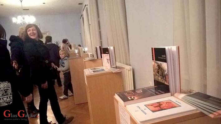 Knjige otočke - neformalno o knjizi i otvaranje izložbe Knjige otočke - neformalno o knjizi i otvaranje izložbe