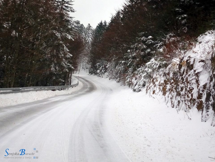 Zbog snijega i bure zatvoren NP Sjeverni Velebit