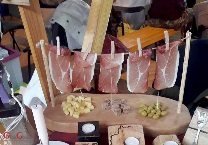 Na Božićnom sajmu i - uređaj za sušenje pršuta Na Božićnom sajmu i - uređaj za sušenje pršuta