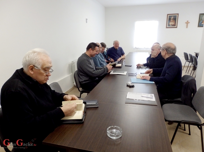 Na Krasnu susret svećenika Otočkoga dekanata Na Krasnu susret svećenika Otočkoga dekanata