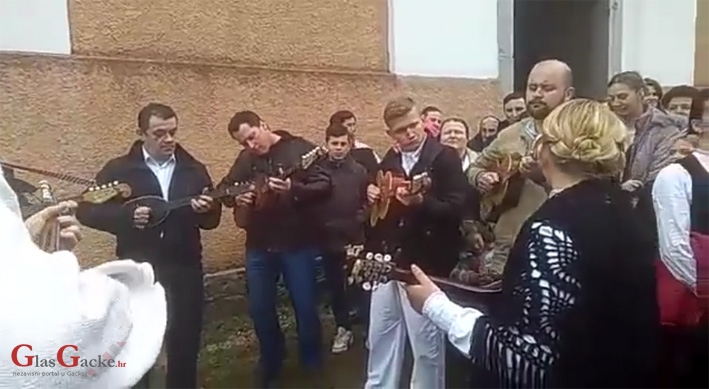 Kad tamburice podcikuju, a bajsica gudi