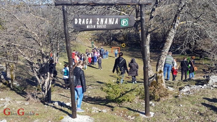 Završene manifestacije u Perušiću povodom Uskrsa