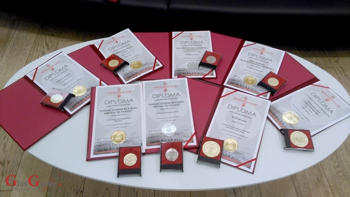 Osam medalja s Novosadskog sajma proizvođačima iz Ličko-senjske županije Osam medalja s Novosadskog sajma proizvođačima iz Ličko-senjske županije